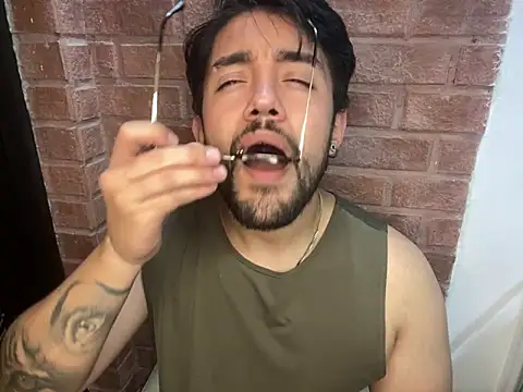 Snapshot of SrM0rgan chatting on March 18, 3:31 am SrM0rgan online show from March 18, 3:31 am