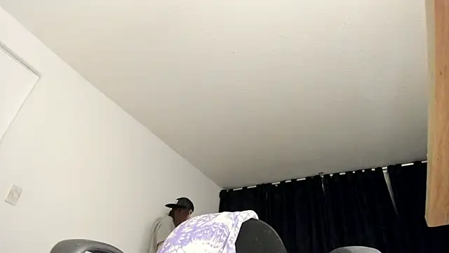 Hat girl online show from July 1, 5:09 am