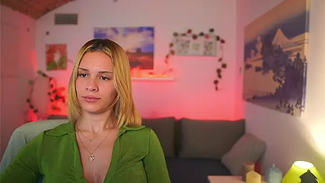 Snapshot of Aria_Blonde chatting on March 22, 5:20 pm Aria Blonde online show from March 22, 5:20 pm