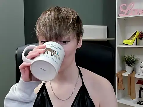 Snapshot of hottieBlair chatting on October 17, 6:49 am hottieBlair online show from October 17, 6:49 am