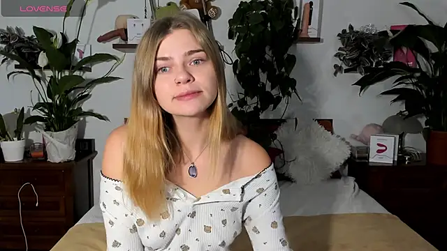 HaleyReedme online show from November 20, 8:14 am