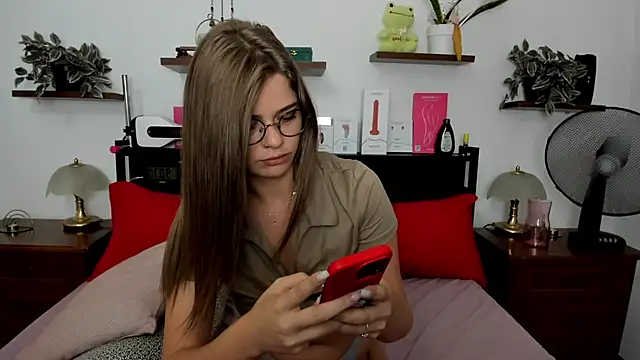 HaleyReedme online show from July 17, 7:15 am