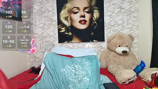 Snapshot of nataliaesmith_24 chatting on November 6, 3:35 pm nataliaesmith 24 online show from November 6, 3:35 pm