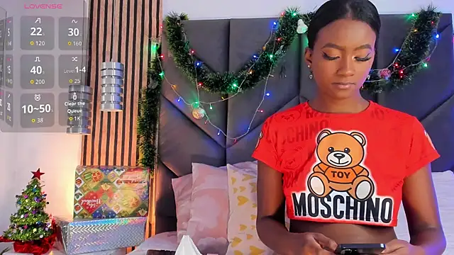 Kendallross28 online show from December 4, 3:32 pm