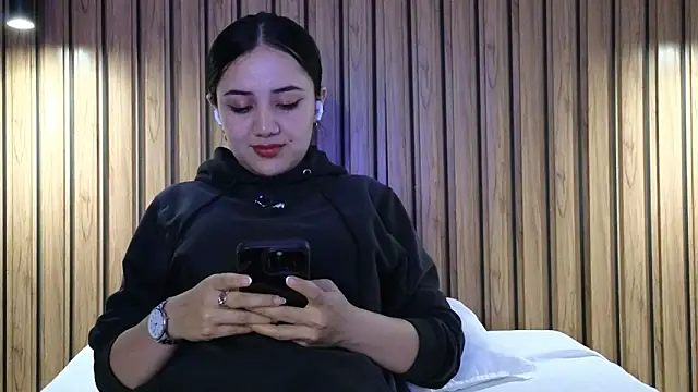 Snapshot of Isa_1207 chatting on March 10, 1:21 am Isa 1207 online show from March 10, 1:21 am