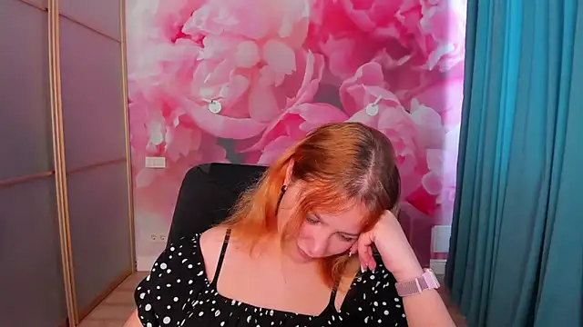 AngelinaLow online show from May 26, 11:28 am