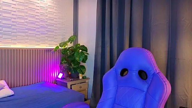 TiffanyWalk online show from November 8, 10:48 am