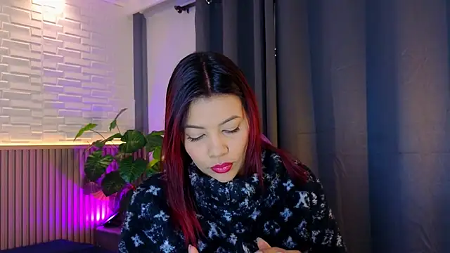 TiffanyWalk online show from November 18, 10:52 am