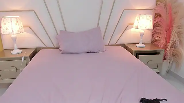 Amara Sinclair online show from March 19, 10:53 pm