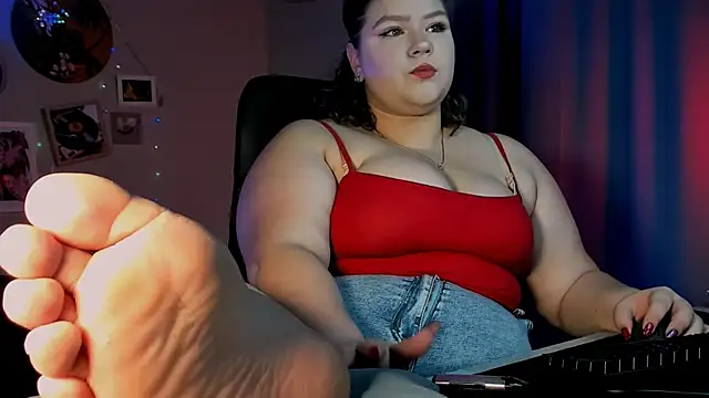 Snapshot of FlorenceAnderson chatting on December 22, 12:24 pm FlorenceAnderson online show from December 22, 12:24 pm