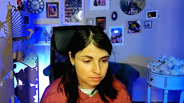 Snapshot of FlorenceAnderson chatting on February 25, 6:23 am FlorenceAnderson online show from February 25, 6:23 am