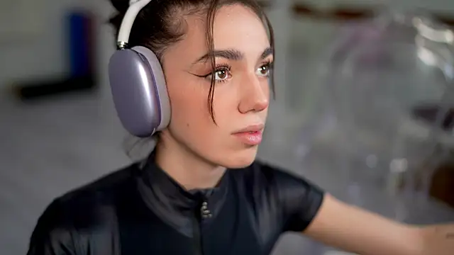 mystica  online show from December 18, 9:59 am