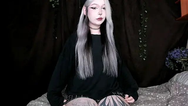 amelia mays xx online show from November 25, 1:00 pm