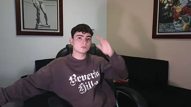 lukeboyce33 online show from May 29, 1:36 am