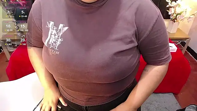 Snapshot of ailyn_maury chatting on January 15, 1:21 am ailyn maury online show from January 15, 1:21 am