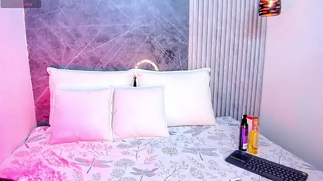 Snapshot of MiaScott5 chatting on March 20, 8:08 pm MiaScott5 online show from March 20, 8:08 pm