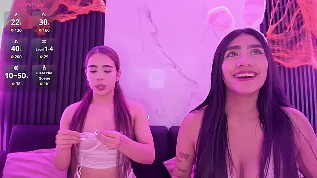 Snapshot of MiaScott5 chatting on October 31, 4:35 am MiaScott5 online show from October 31, 4:35 am