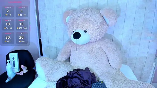 Alice 26  online show from November 13, 3:55 pm