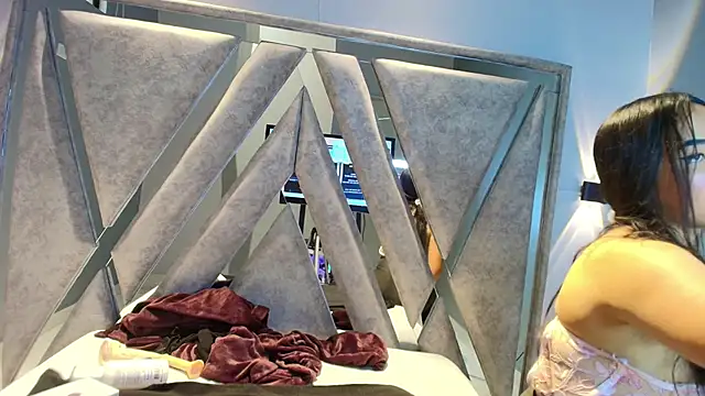 Alice 26  online show from December 4, 1:53 pm