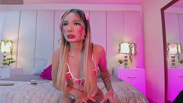 Snapshot of princesssammy2 chatting on September 11, 11:27 pm princesssammy2 online show from September 11, 11:27 pm