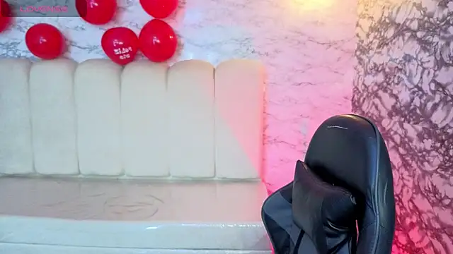 Snapshot of _Kitty_v chatting on February 16, 1:18 pm Kitty v online show from February 16, 1:18 pm