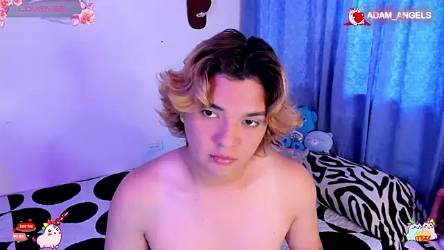 Snapshot of adam_angelssss chatting on April 22, 2:07 pm adam angelssss online show from April 22, 2:07 pm
