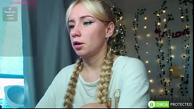 Mia  Kitty online show from October 17, 12:30 pm