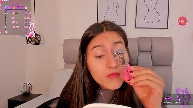 Hanna Evans   online show from November 23, 12:27 pm