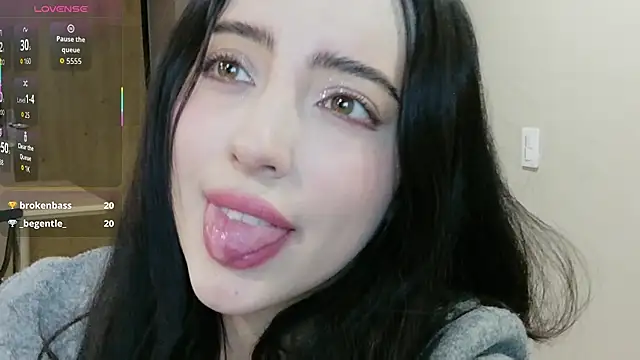 Snapshot of Rebbecawhite_meow chatting on January 15, 10:35 pm Rebbecawhite meow online show from January 15, 10:35 pm