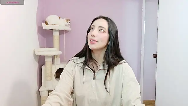 Snapshot of Rebbecawhite_meow chatting on February 11, 11:21 pm Rebbecawhite meow online show from February 11, 11:21 pm