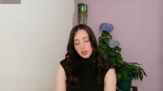 Snapshot of Rebbecawhite_meow chatting on February 21, 5:36 pm Rebbecawhite meow online show from February 21, 5:36 pm