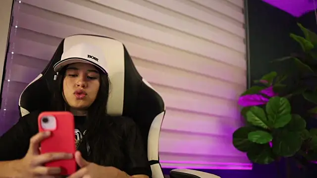 Danaa Rouse online show from October 31, 9:27 pm