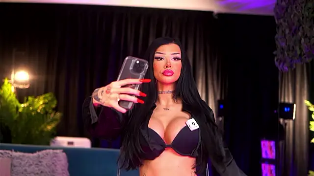 Snapshot of ChicaOra chatting on February 27, 10:32 pm ChicaOra online show from February 27, 10:32 pm