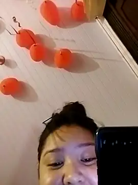 Snapshot of DianaGom chatting on February 12, 10:49 pm DianaGom online show from February 12, 10:49 pm