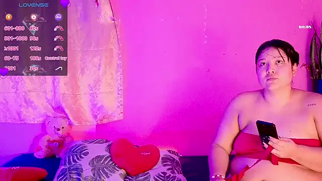 Snapshot of DianaGom chatting on February 15, 12:18 am DianaGom online show from February 15, 12:18 am