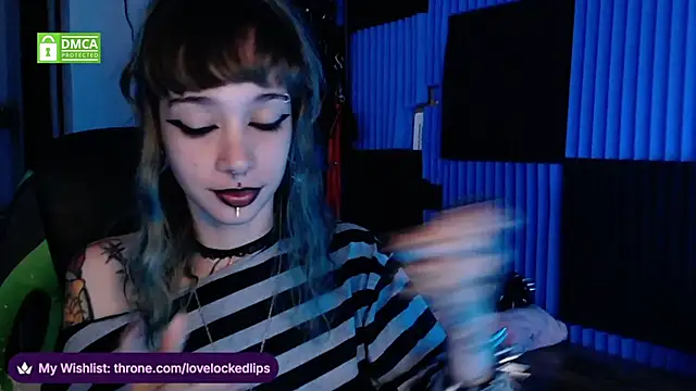 lovelockedlips online show from May 22, 4:01 pm