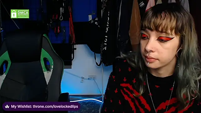 lovelockedlips online show from May 30, 5:54 pm