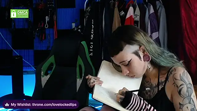 lovelockedlips online show from May 31, 5:59 am