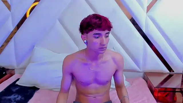 LauryAndNarem69 online show from March 21, 10:17 pm