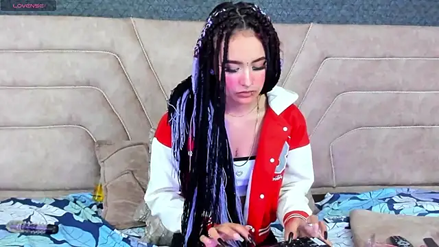 alice foxred online show from December 13, 8:25 pm