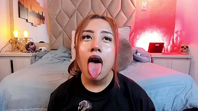 Snapshot of kailinmoonx chatting on February 3, 12:43 pm kailinmoonx online show from February 3, 12:43 pm