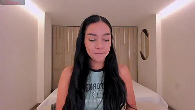 Snapshot of AmaliaCrus chatting on April 23, 8:11 pm AmaliaCrus online show from April 23, 8:11 pm