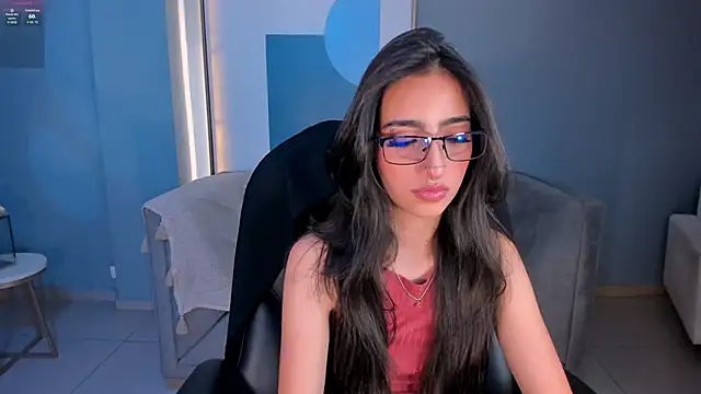 Snapshot of LarisaSmirnov chatting on October 2, 4:08 am LarisaSmirnov online show from October 2, 4:08 am