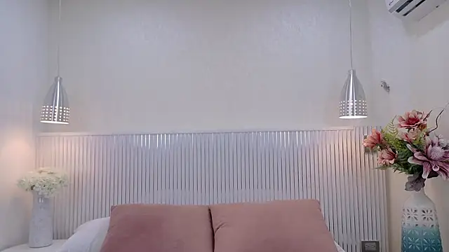 Snapshot of katia_moregb chatting on September 10, 7:47 pm katia moregb online show from September 10, 7:47 pm