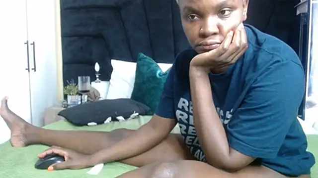 Snapshot of sexdevolxx chatting on February 23, 9:17 am sexdevolxx online show from February 23, 9:17 am