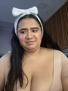 Snapshot of Vaiolet_2222 chatting on November 2, 10:06 am Vaiolet 2222 online show from November 2, 10:06 am