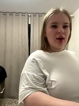 Snapshot of Amy_Sky_ chatting on October 17, 5:37 pm Amy Sky online show from October 17, 5:37 pm