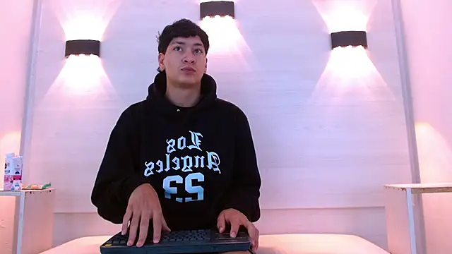 Jhojan twink online show from December 5, 12:03 pm