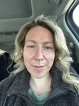 Snapshot of LittleMsMILF chatting on February 26, 3:44 pm LittleMsMILF online show from February 26, 3:44 pm