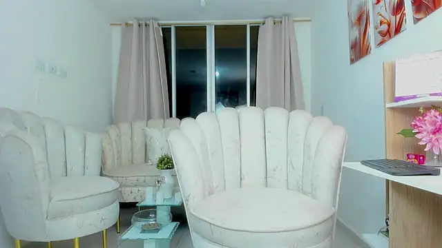 Snapshot of karol_f00x chatting on October 6, 2:53 am karol f00x online show from October 6, 2:53 am